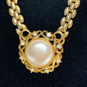 Jewelry - Vintage Necklace with faux pearl Jewelry - Vintage Necklace with faux pearl